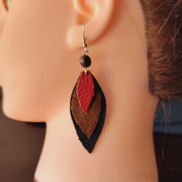 Handmade genuine leaf earrings - Picture 3 of 6